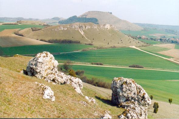 Blick vom Käsbühl über den Kargstein zum Ipf (16.04.2004 / W.Fischer)